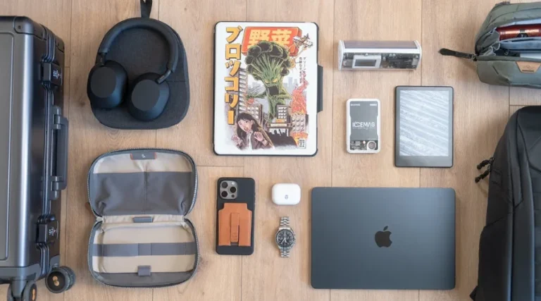 Travel Smarter: Best Tech Accessories for Travelers in 2025 Tech Accessories for Travelers (1)